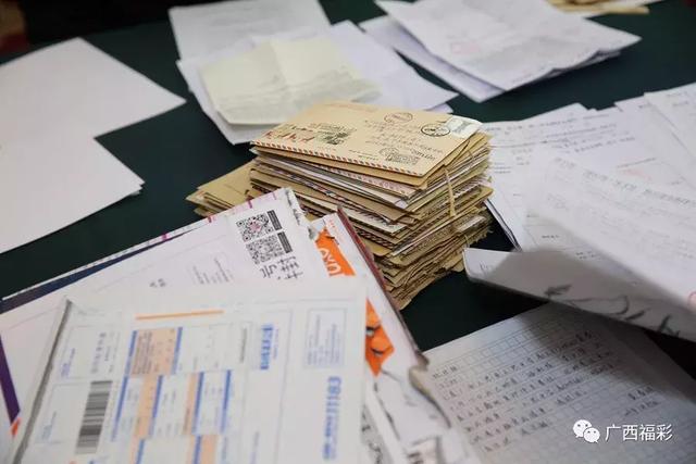 ������ ѧ���λ300��������ѧ����������