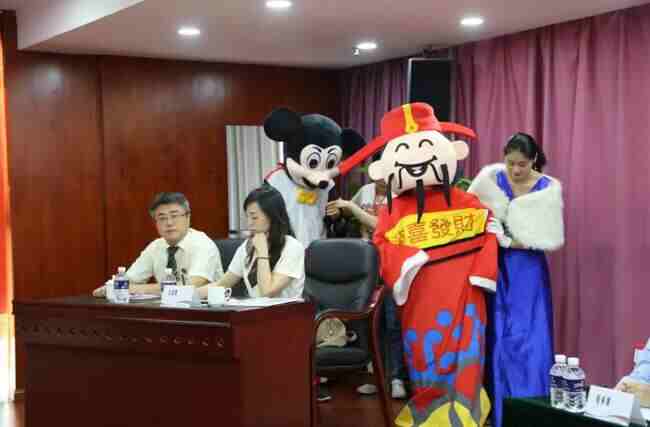 ��ױ�ɲ���ү����Ԫ�н��߳����ڹ�����ǰ