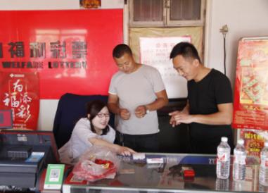 ��Ʊվ���г�1215��Ԫ�� ��˵�ǡ������ˡ��еģ�