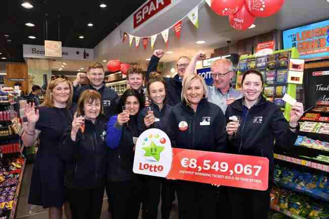 �۳���Ʊ�ļ���վԱ������ף