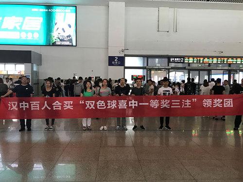 合买新高度 24家投注站327人合买中1921万