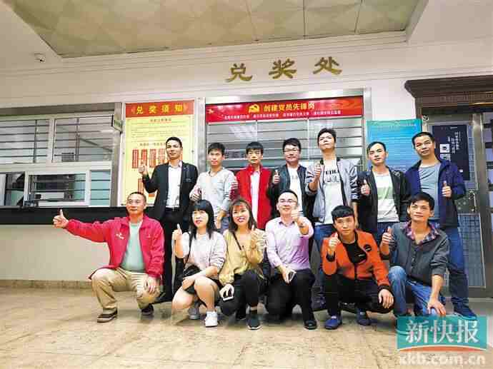 ��ݸ12�˺����ջ�˫ɫ��64��  ��ʧǧ���ź�