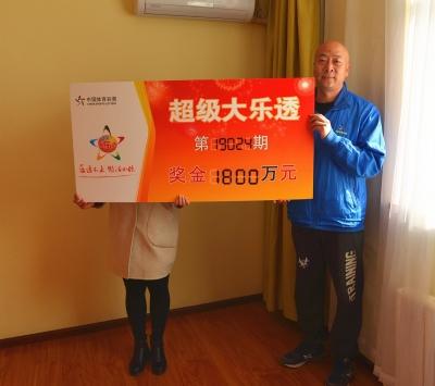 甘肃首注1800万得主现身领奖:每天在家研究彩票号码